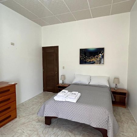 Apartahotel Casa Soleil Puerto Villamil Exteriör bild