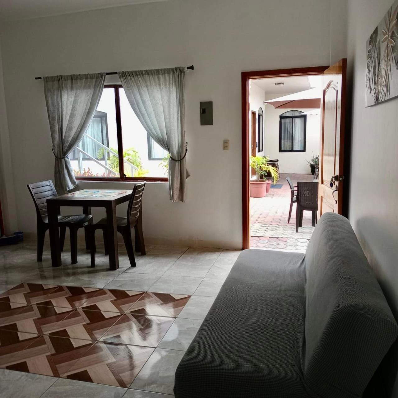Apartahotel Casa Soleil Puerto Villamil Rum bild